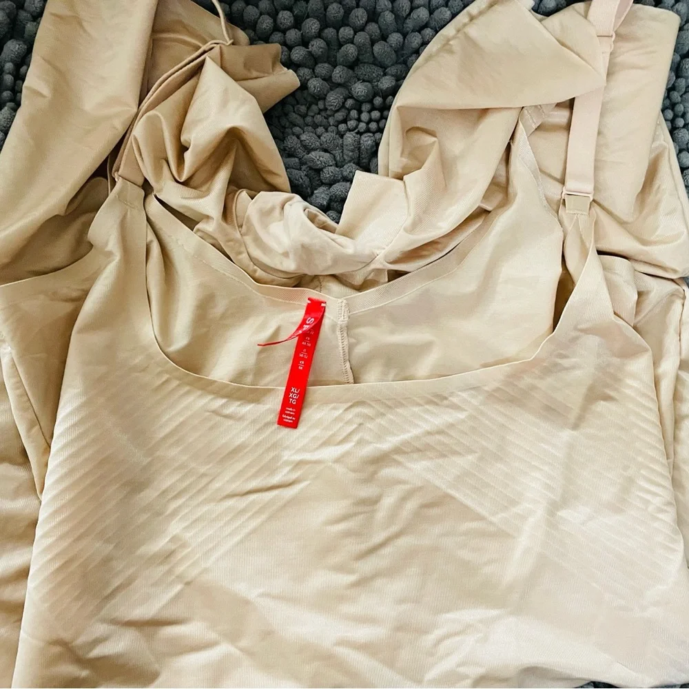 SPANX Invisible Open-Bust bodysuit - Picture 2 of 5